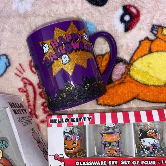 Hello kitty Halloween - Picture 3 of 5